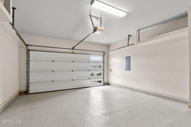 Building Photo - 12365 Desert Dove Ave