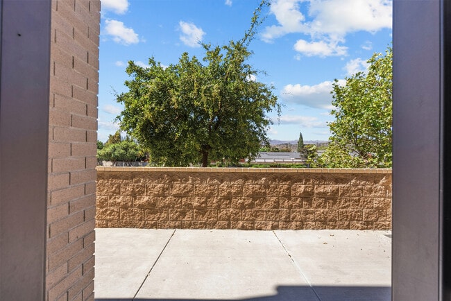 Building Photo - 105 Red Brick Dr