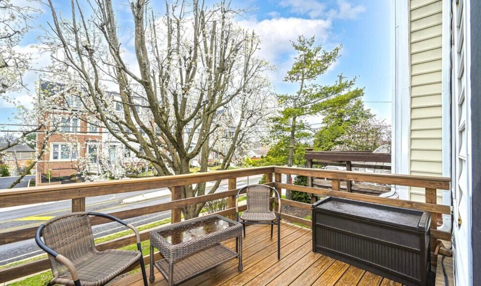 Building Photo - 203A Locust St SE