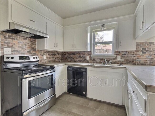 Primary Photo - 6120 S Madison Pl