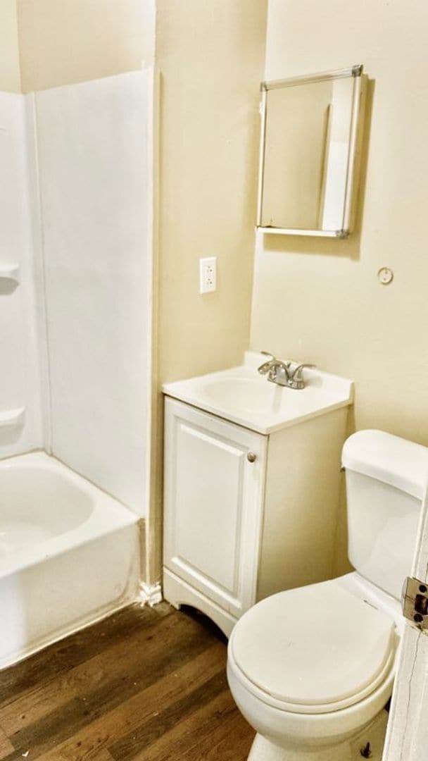 Building Photo - Handyman Special $0 First Month's Rent / “You fix, you SAVE BIG!!” Contact Mayshell for details: ...