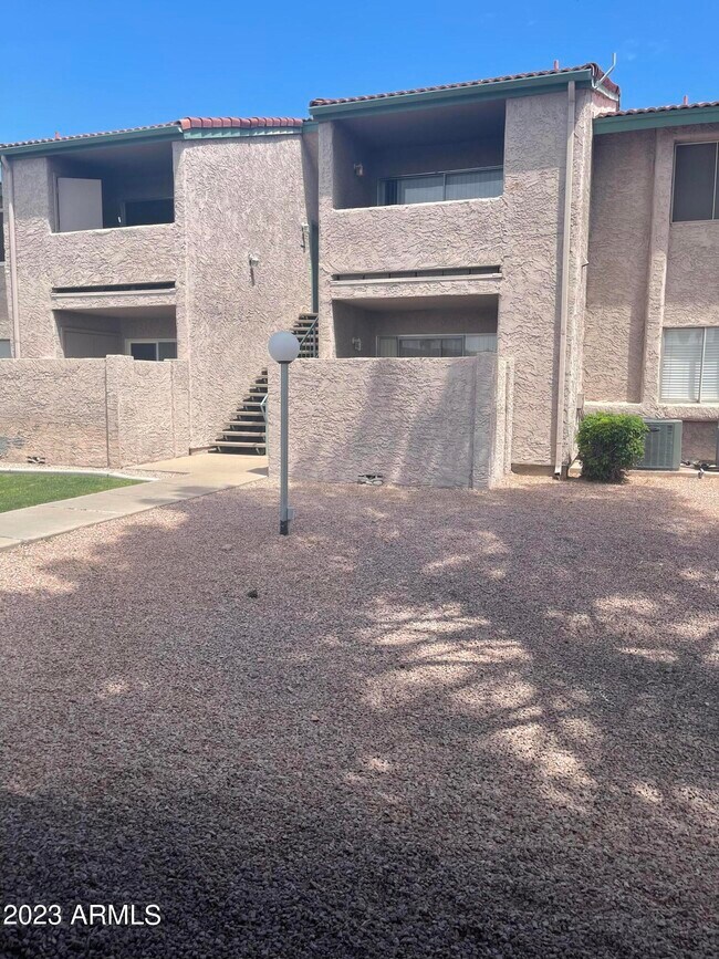 Building Photo - 623 W Guadalupe Rd