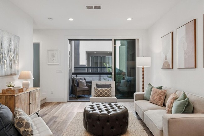 Building Photo - 3479 Client Cmn