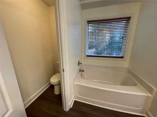 Building Photo - 166 Cove Hill
