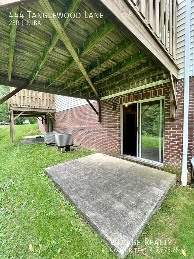 Building Photo - 444 Tanglewood Ln