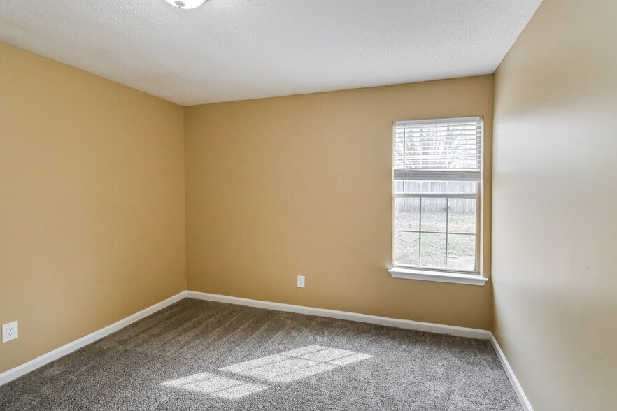 Building Photo - 2570 Appling Glen Dr