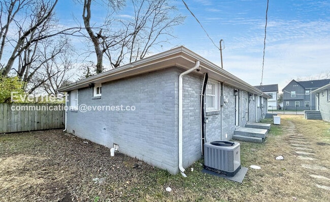 Building Photo - 1728 17th Ave N