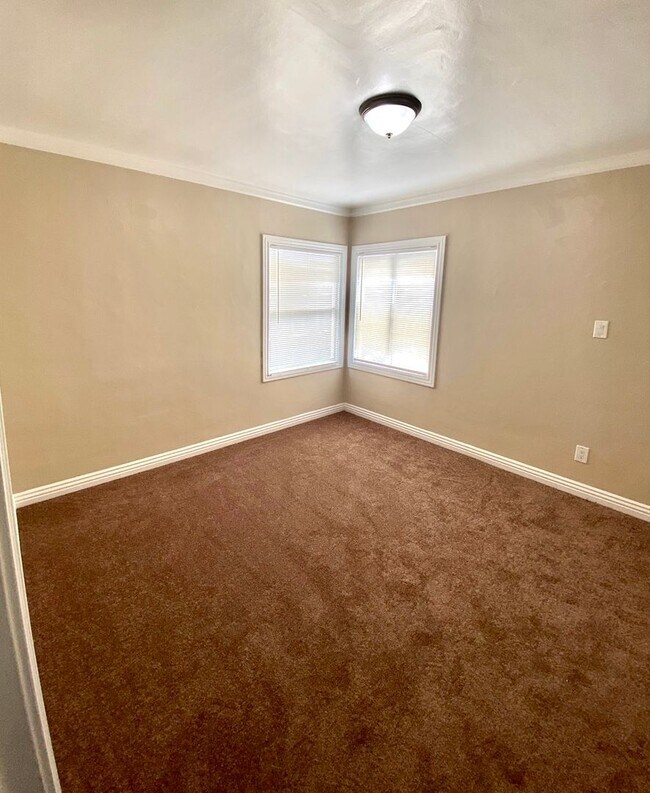 Building Photo - Nice 2 bed 1 bath House in Richmond with Garage - COMING SOON !!