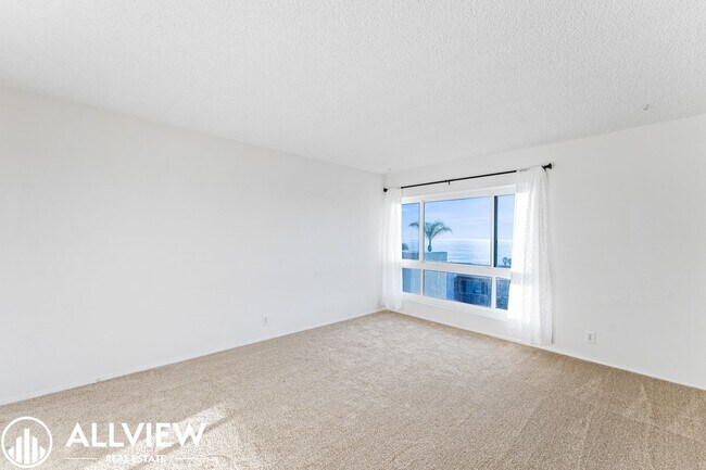 Building Photo - Stunning Ocean Views! 1 Bedroom Condo Avai...