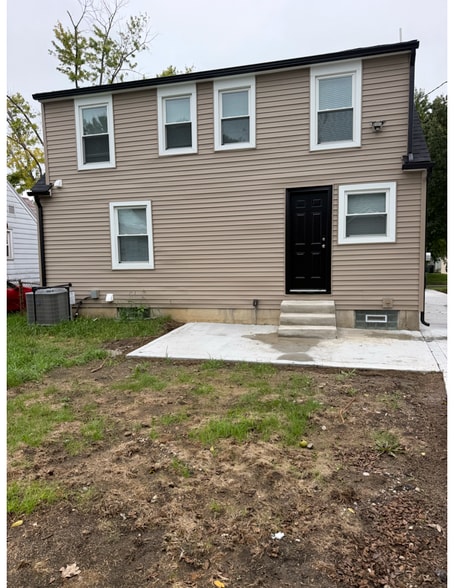 Building Photo - 2819 White Oak Dr