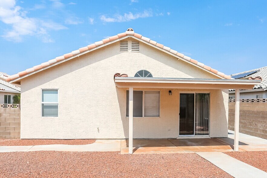 Building Photo - 7033 Golden Desert Ave