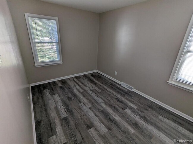 Building Photo - 22843 Heussner Ave