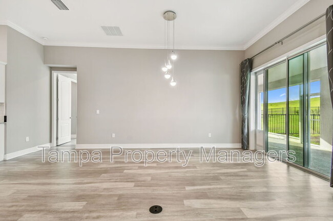 Building Photo - 10324 Crestview Heights Ave