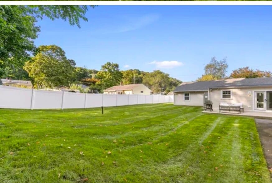 Building Photo - 4 Hellstrom Rd