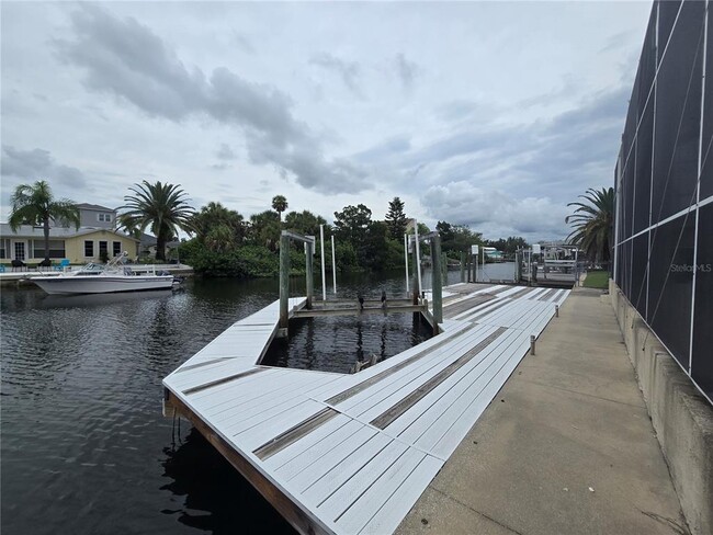 Building Photo - 7423 Southwind Dr