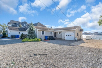 Building Photo - 68 Blue Heron Dr