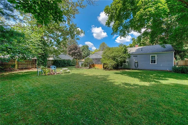 Building Photo - 2325 Durham Dr