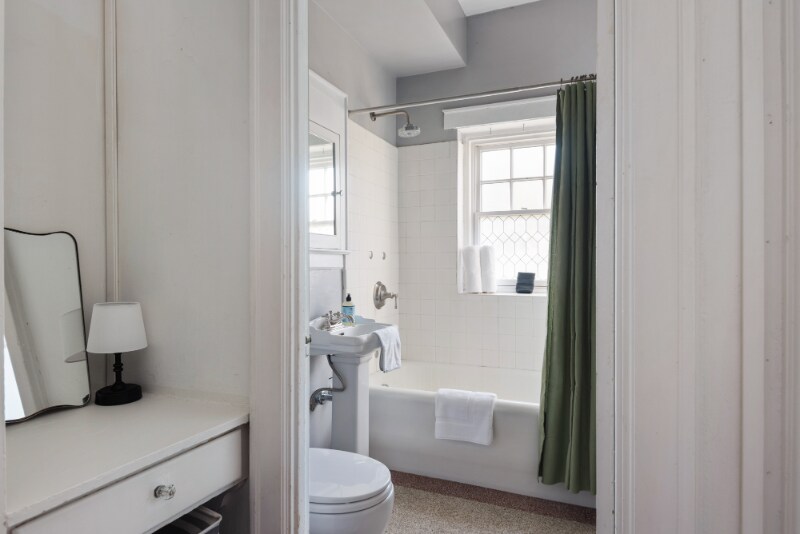 Building Photo - 2015 NW Flanders St