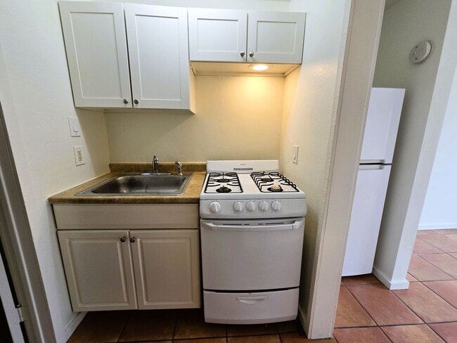 Building Photo - **$500 OFF 1ST MO RENT** 1BD/1BA with priv...