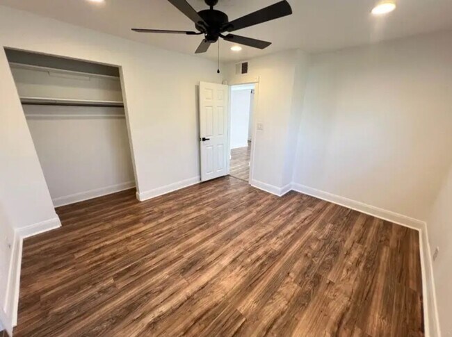 Building Photo - Charming 2 Bedroom Home with utilities inc...