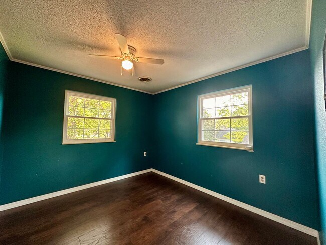 Building Photo - Beautiful large home for lease in Poplar B...