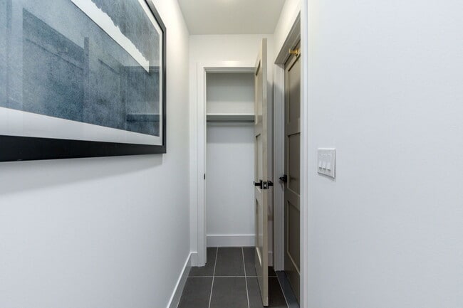 Building Photo - 609 S Orianna St