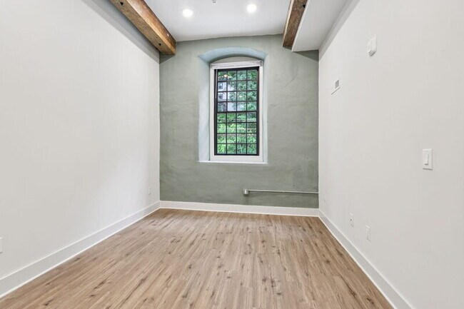 Building Photo - 201 Leverington Ave