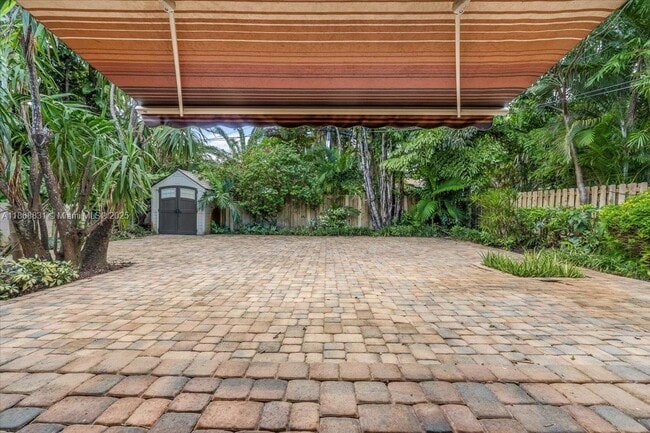 Building Photo - 613 NE 17th Terrace