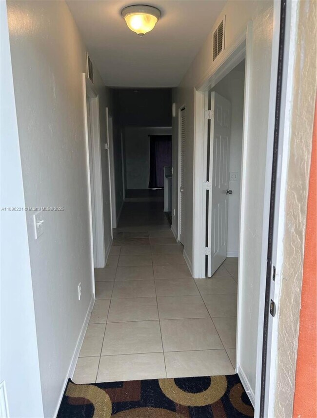 Building Photo - 2422 Vernon Ave S