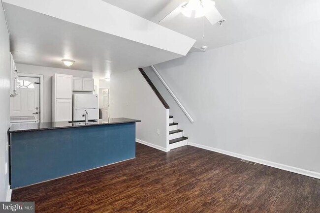 Building Photo - 1737 Edgley St