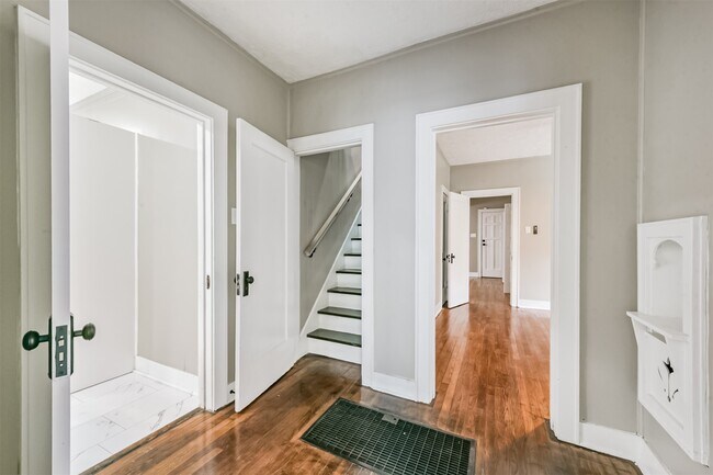 Building Photo - 2606 Oakdale St