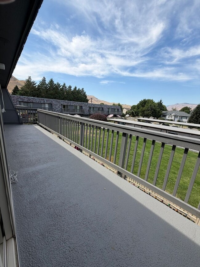 Building Photo - Now renting 2 bedroom 1.5 bathrooms Condo at Castlerock