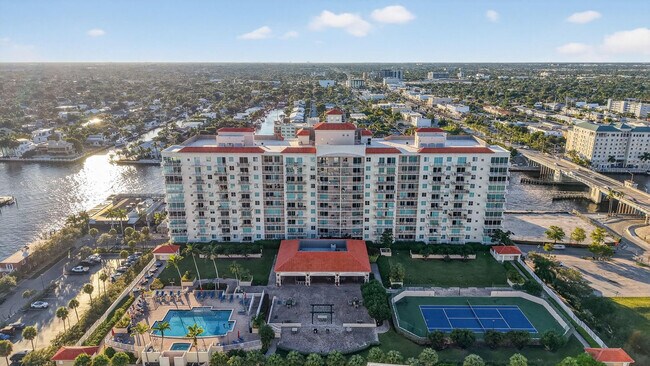 Building Photo - 3020 NE 32nd Ave