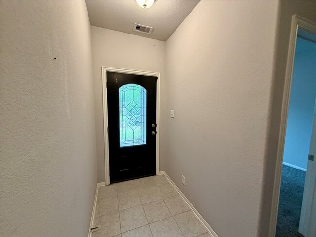 Building Photo - 18665 Legend Oaks Dr