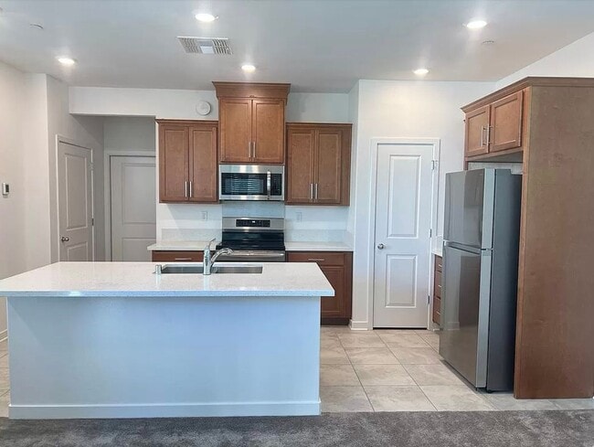 Building Photo - 5301 E Commerce Way