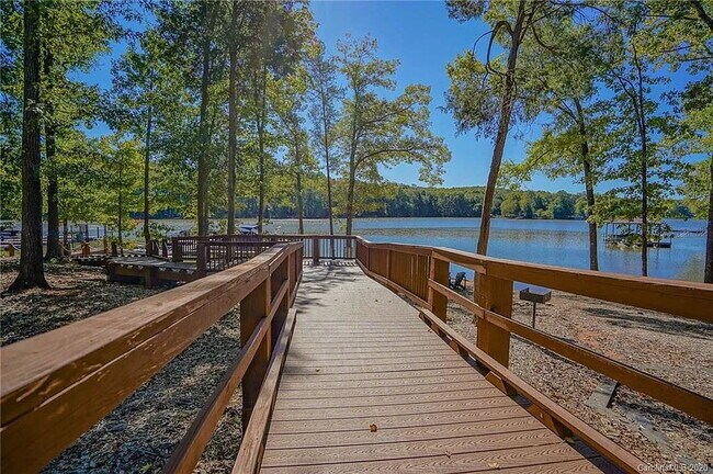 Building Photo - 4190 La Crema Dr