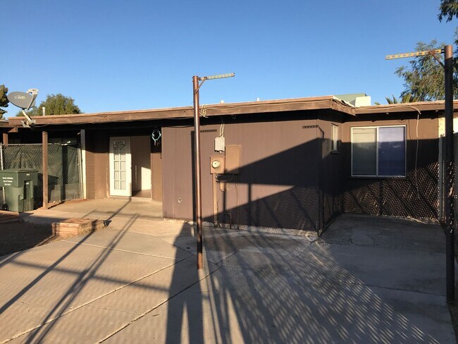 Building Photo - 3996 S Evergreen Ave