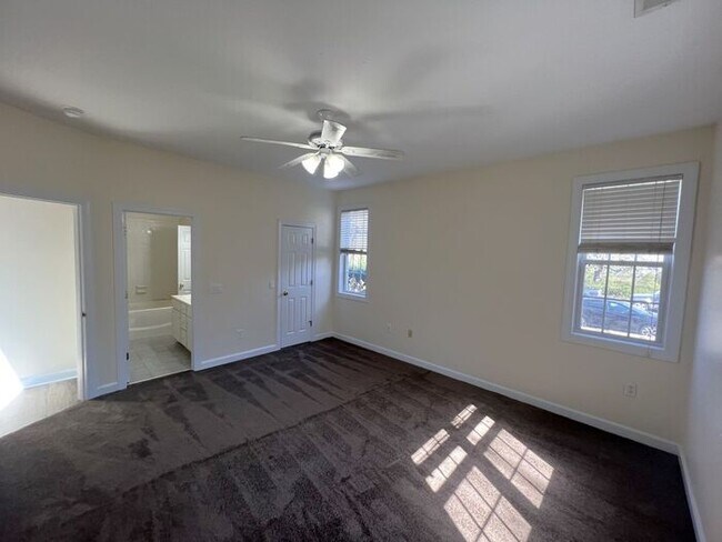 Building Photo - 4BRd Carleton Place, Upscale Brick town home, 1 car garage!  Central Wilmington!