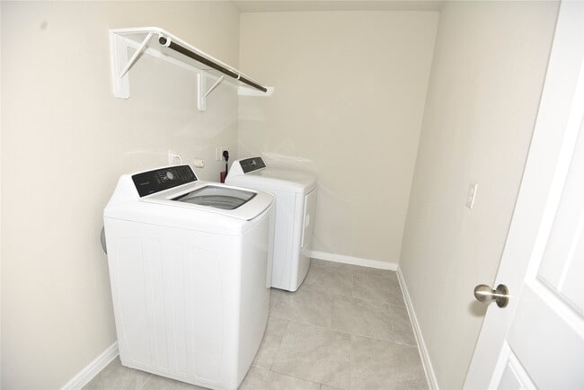 Building Photo - 3747 McDonough Way