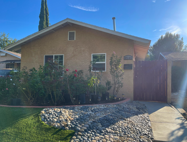 Building Photo - MOVE IN READY! Charming and Inviting 1-Bed...