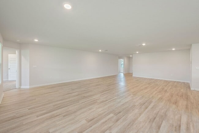Building Photo - AVAILABLE NOW | BEAUTIFUL 5 BEDROOM, 3 BATH HOME IN MILTON WITH LARGE BACK YARD