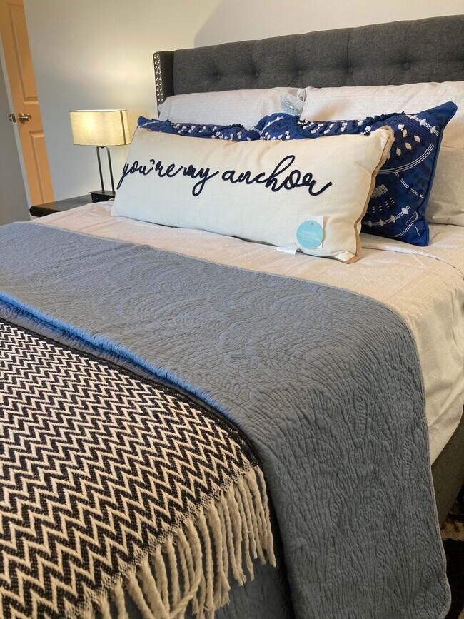 Bed 2 with mountain and lake views - 24734 Silver Stone Ct