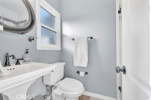 Building Photo - 5727 Colbath Ave