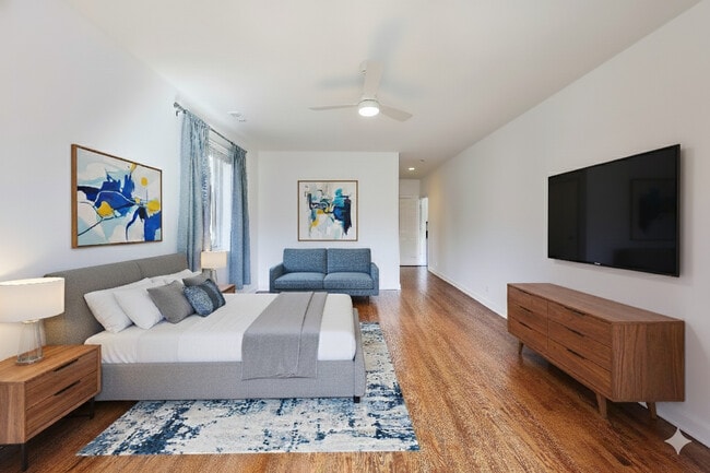 Building Photo - 5250 N Lincoln Ave