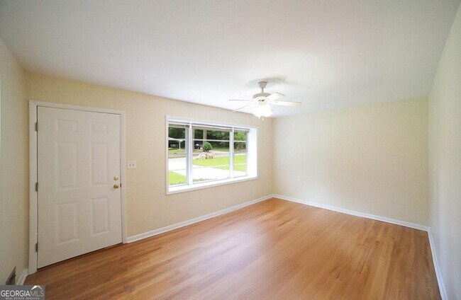 Building Photo - 120 Soule St