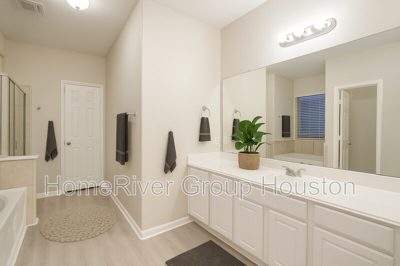 Building Photo - 9707 Barr Spring Dr