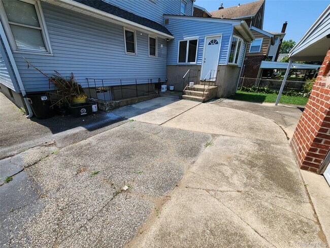 Building Photo - 29 Lenox Ave