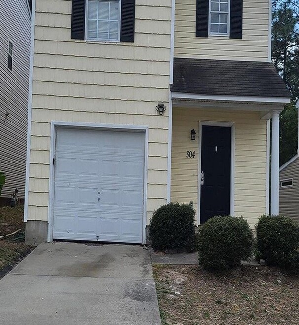 Building Photo - 304 Curvewood Rd