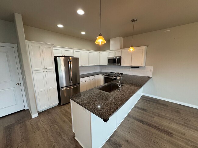 Building Photo - Stunning 3-Bedroom Home with Modern Comforts in a Quiet Neighborhood