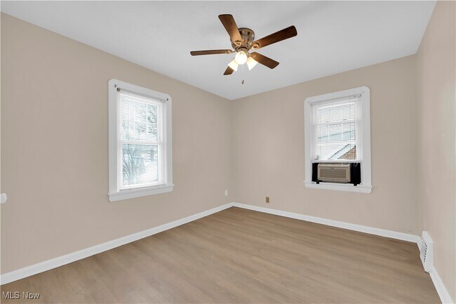 Building Photo - 15602 Walden Ave